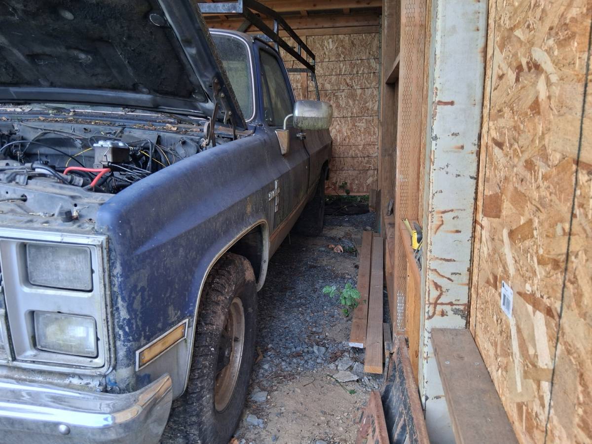 C20-silverado-diesel-1985-blue-1