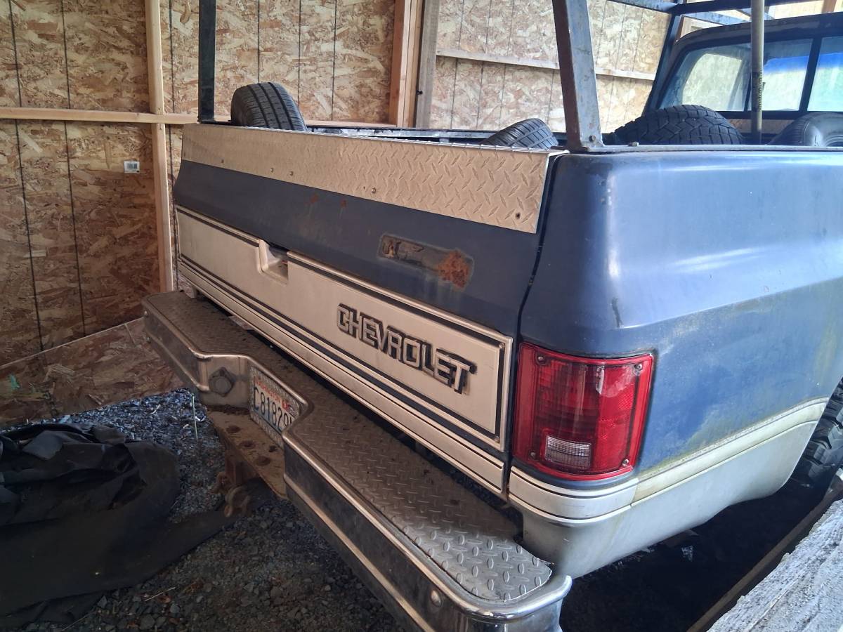 C20-silverado-diesel-1985-blue-2