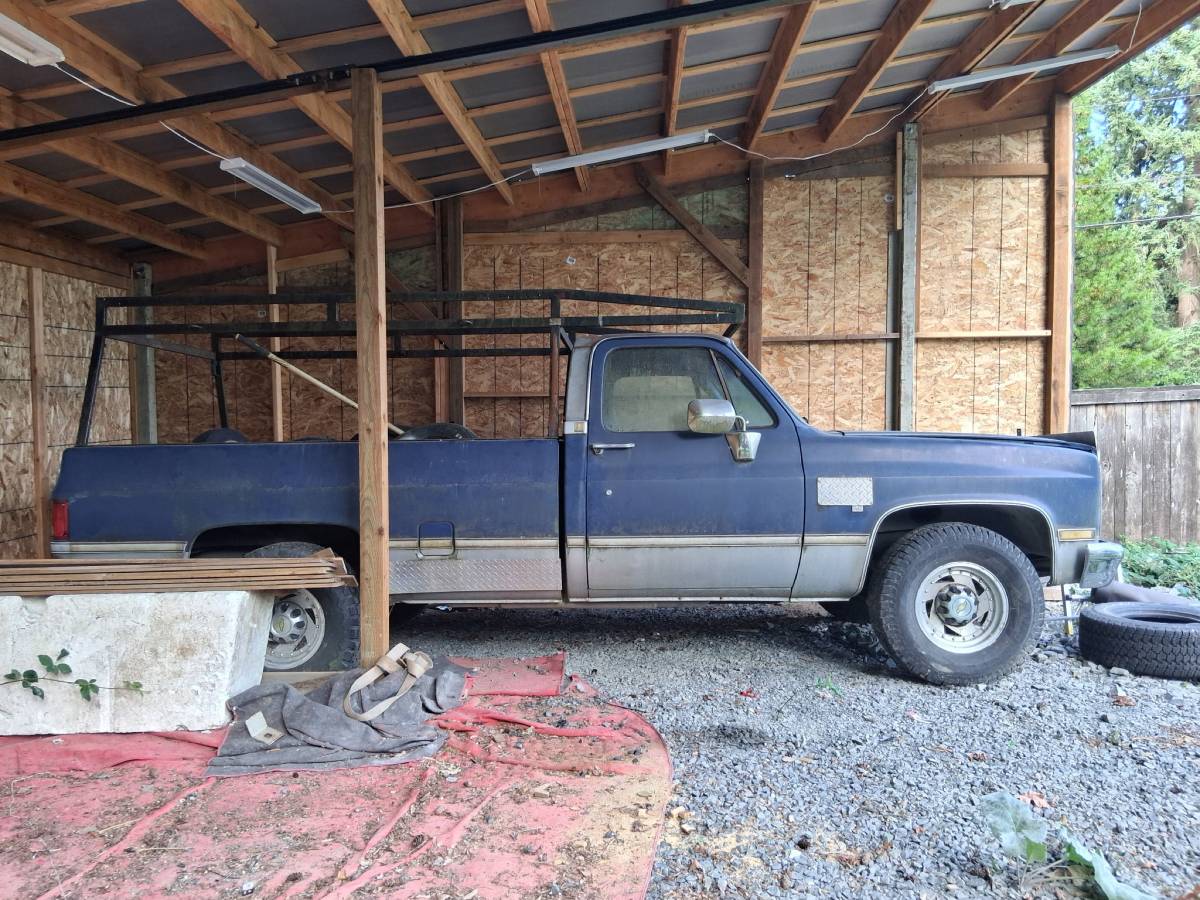 C20-silverado-diesel-1985-blue-3
