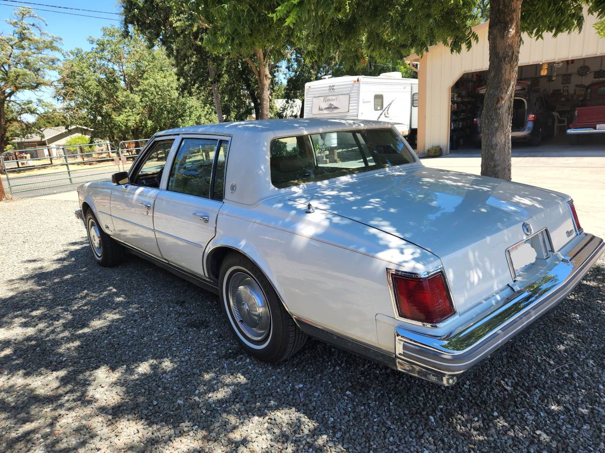 Cadillac-1976-2