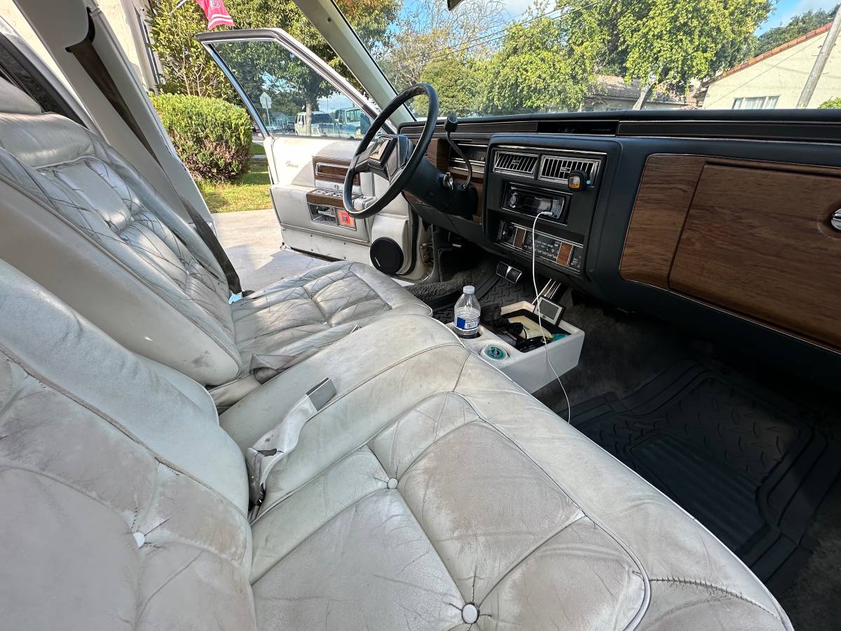 Cadillac-1984-white-15