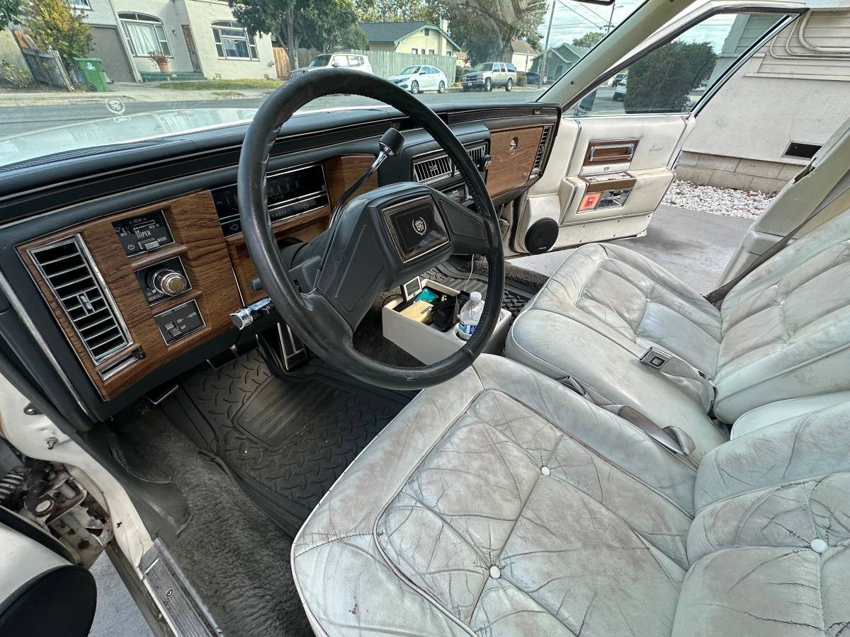 Cadillac-1984-white-17
