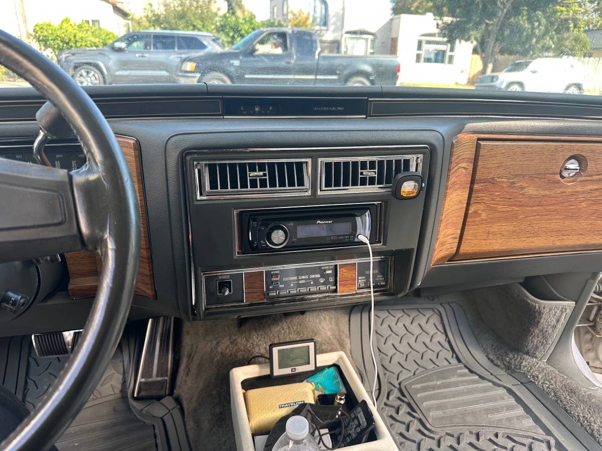 Cadillac-1984-white-19