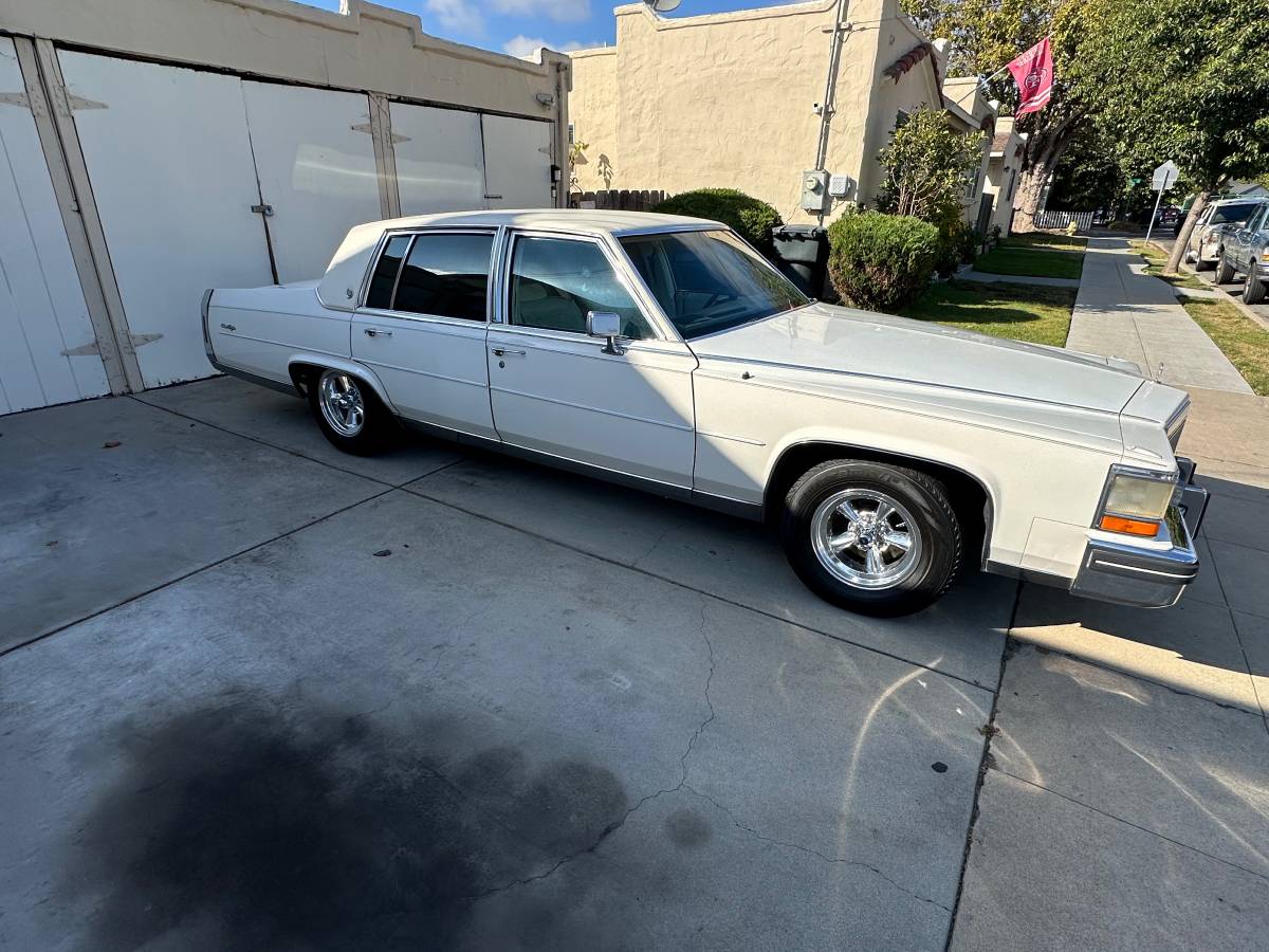 Cadillac-1984-white-2