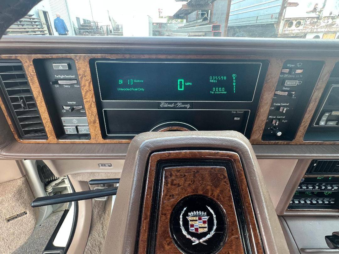 Cadillac-1989-white-3