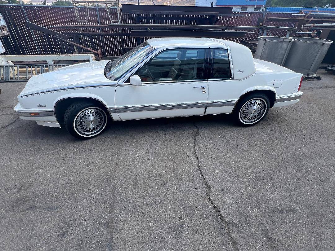 Cadillac-1989-white