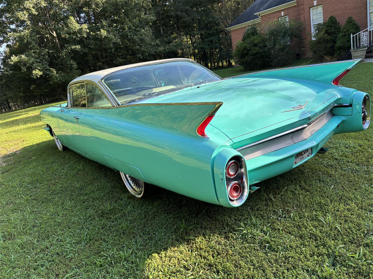 Cadillac-2-dr-coupe-1960-Blue-White-12