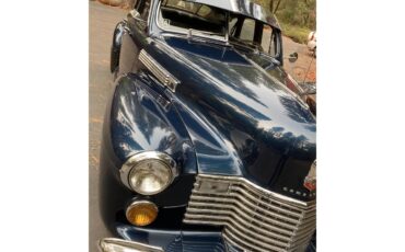 Cadillac-4-dr-sedan-1941-Dark-blue-Gray-1