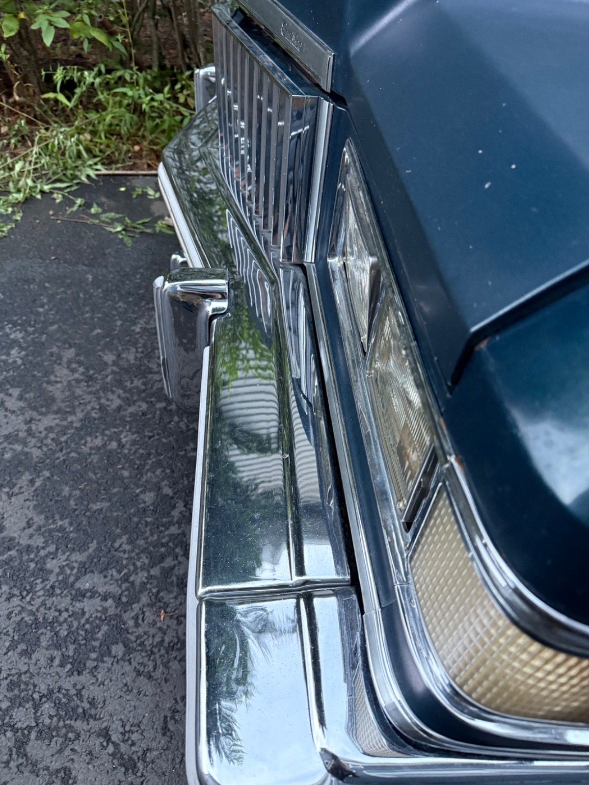 Cadillac-Brougham-1975-Sedan-3
