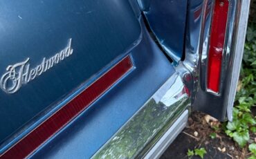 Cadillac-Brougham-1975-Sedan-5