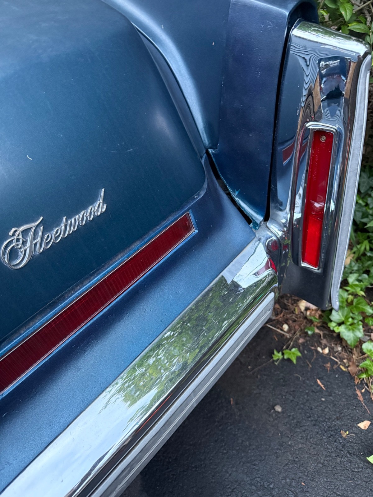 Cadillac-Brougham-1975-Sedan-5