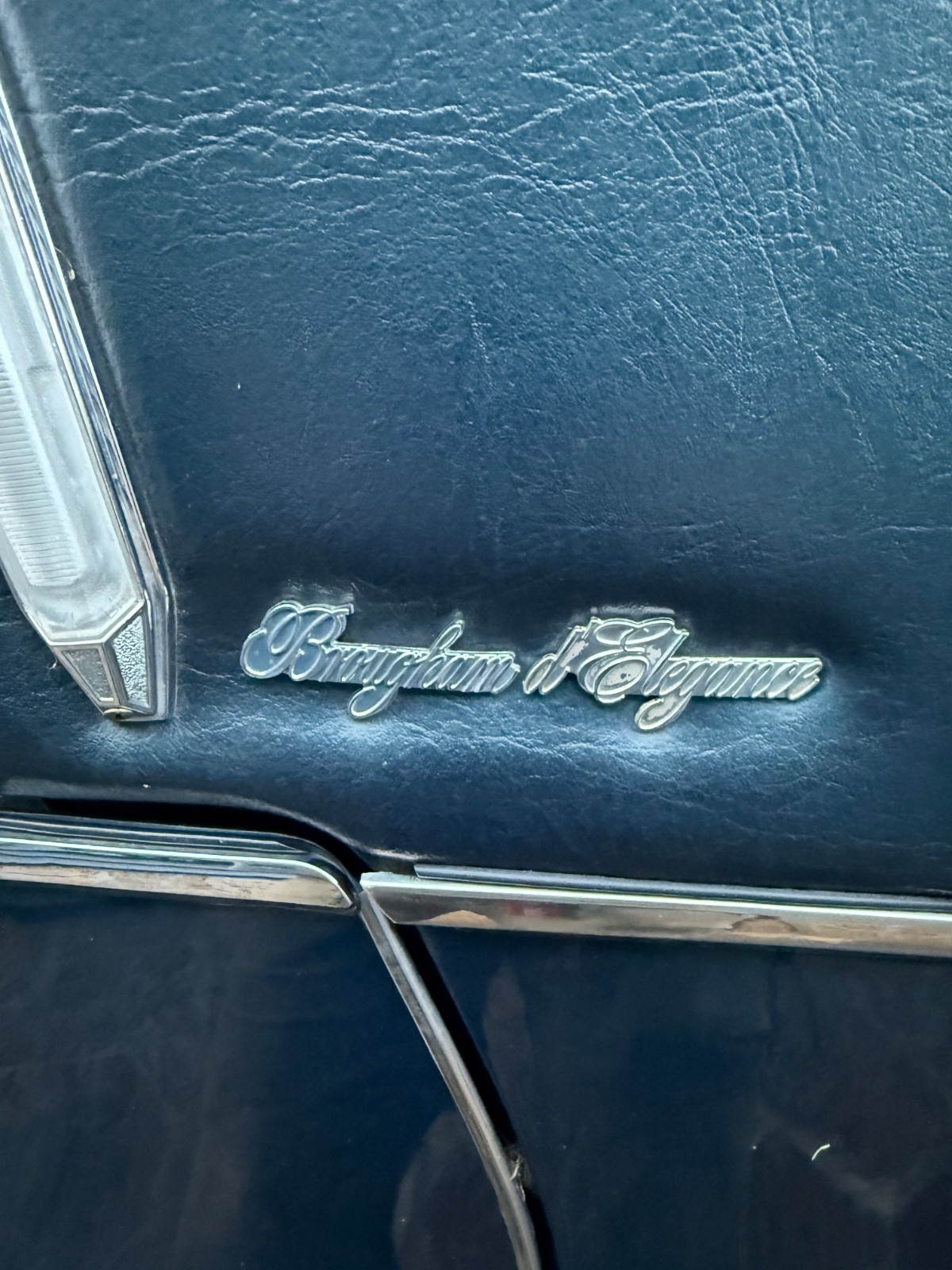 Cadillac-Brougham-1975-Sedan-6