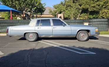 Cadillac-Brougham-1987-18