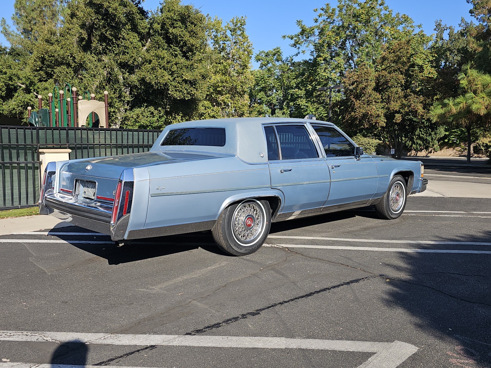 Cadillac-Brougham-1987-19