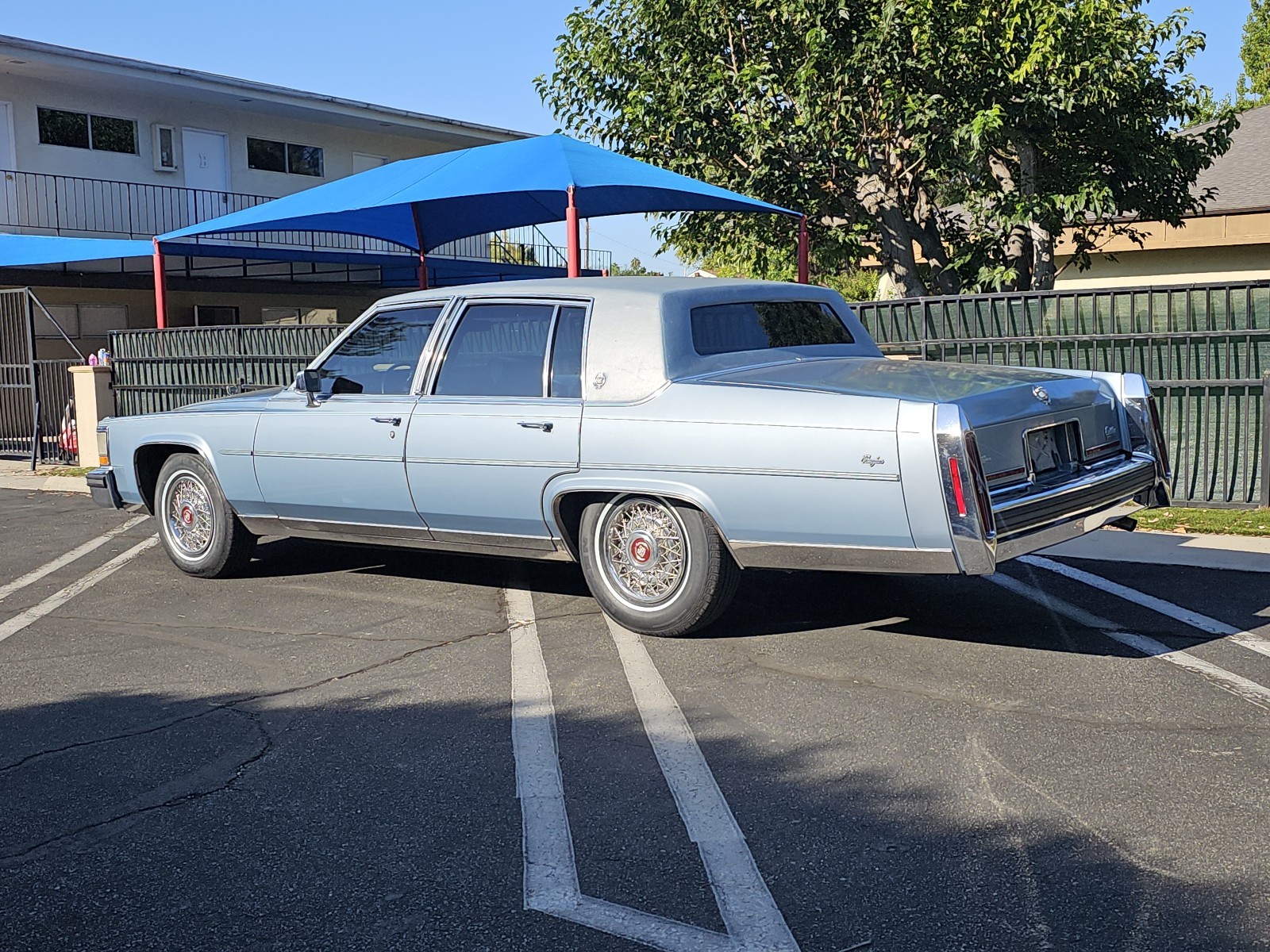 Cadillac-Brougham-1987-3