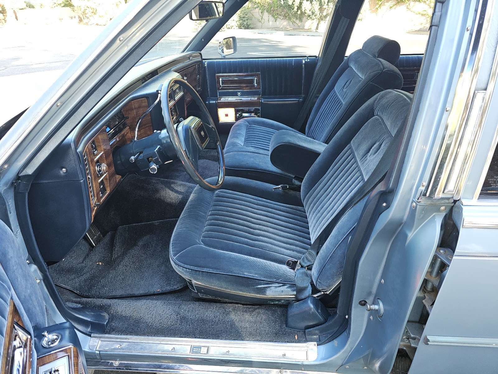Cadillac-Brougham-1987-35