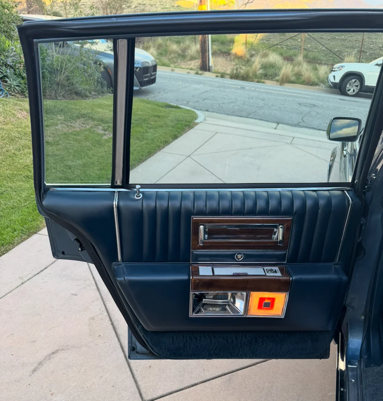 Cadillac-Brougham-1987-Blue-Blue-4