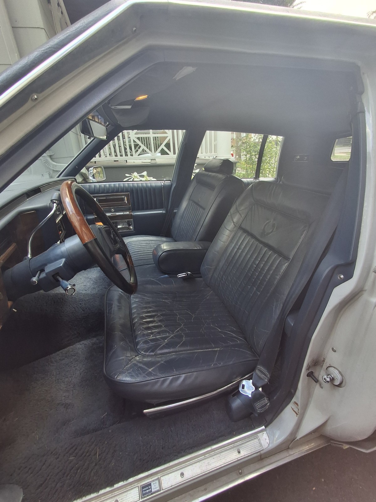 Cadillac-Brougham-1988-13