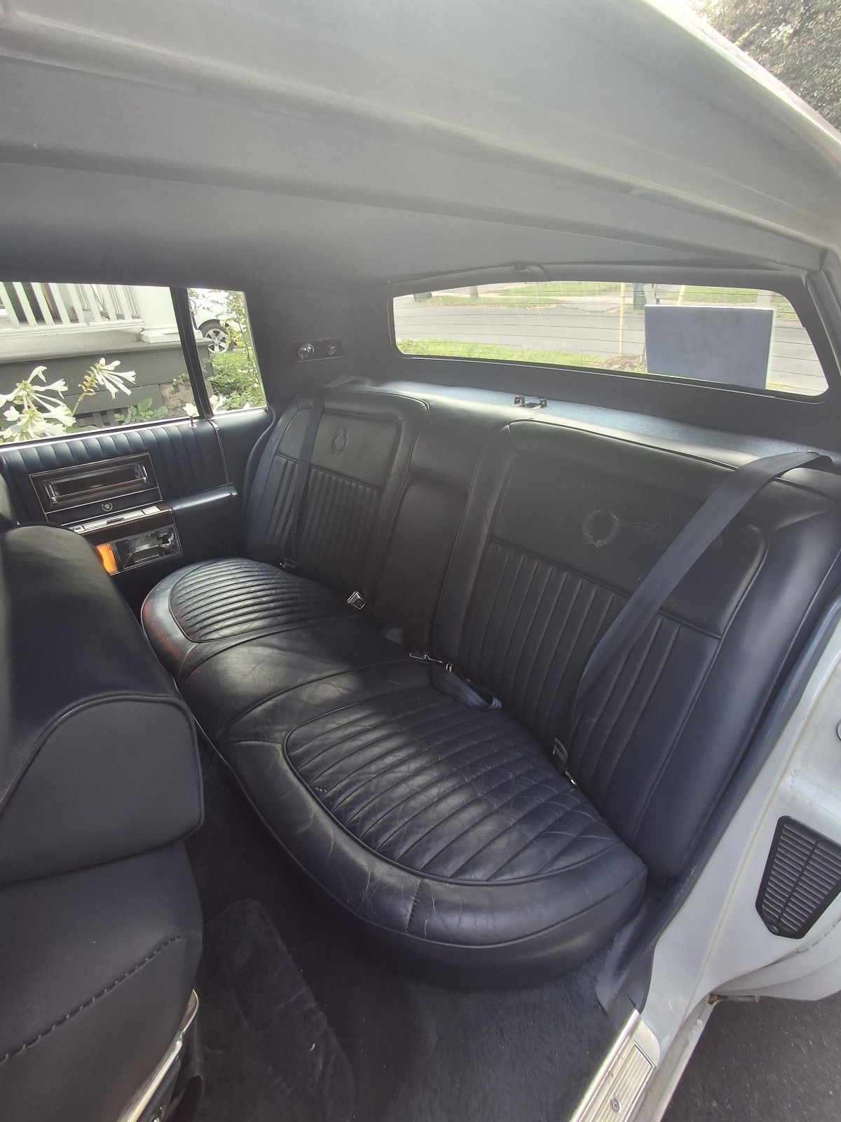 Cadillac-Brougham-1988-14