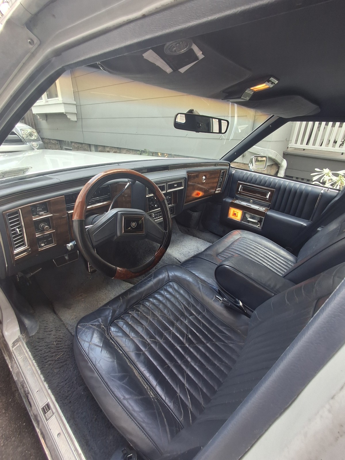 Cadillac-Brougham-1988-15