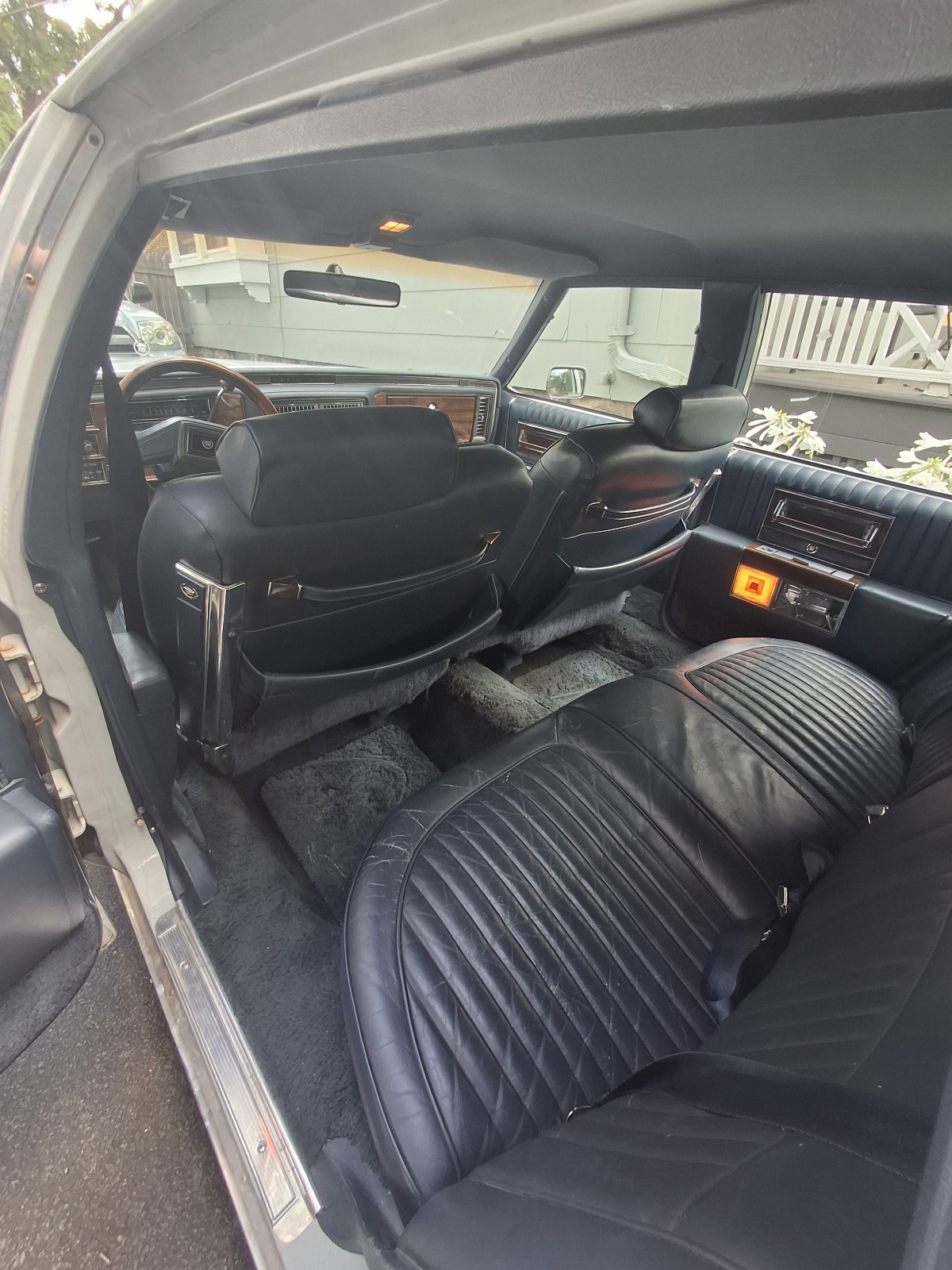 Cadillac-Brougham-1988-16