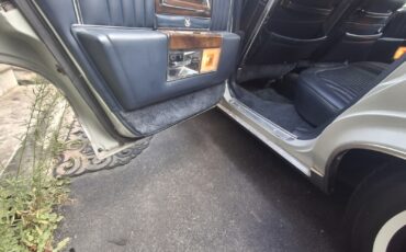Cadillac-Brougham-1988-17