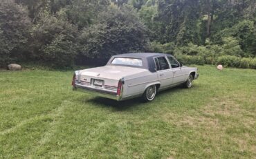 Cadillac-Brougham-1988-2