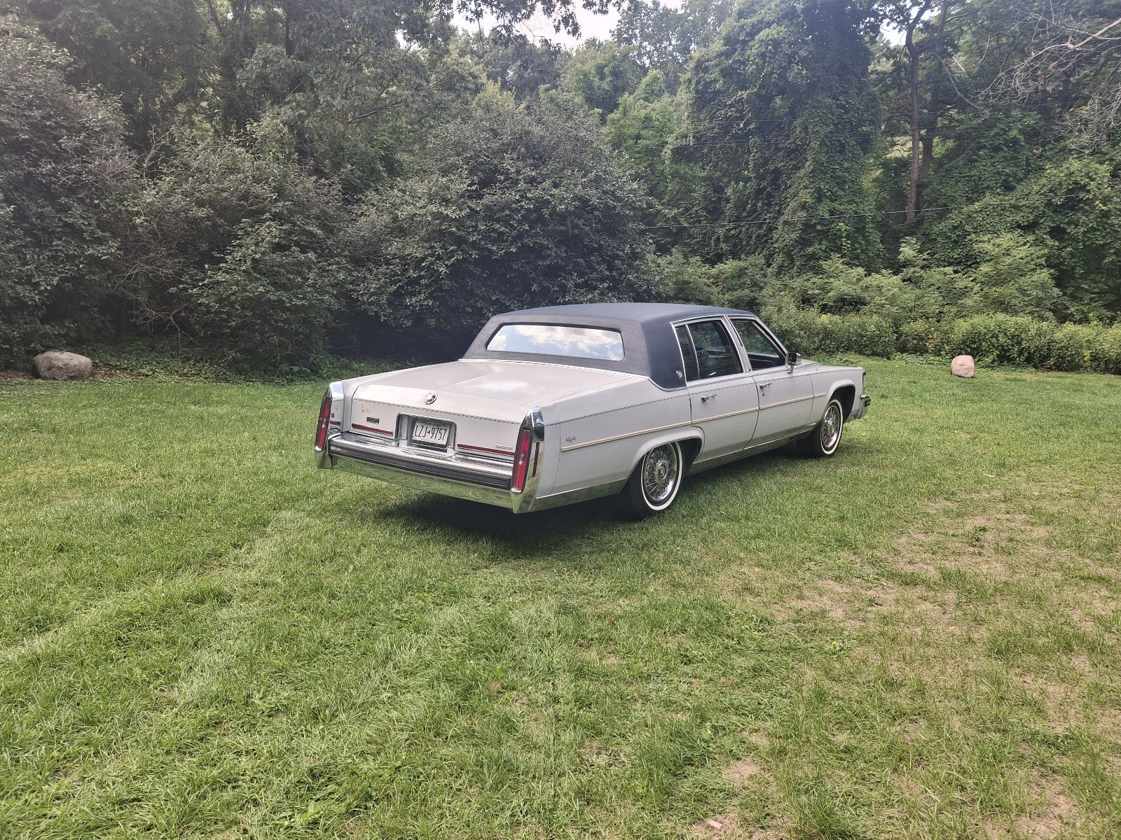 Cadillac-Brougham-1988-2
