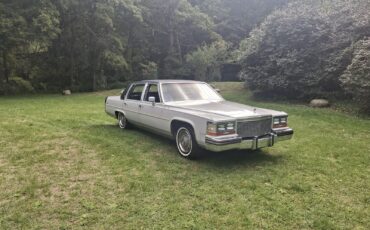 Cadillac-Brougham-1988-3