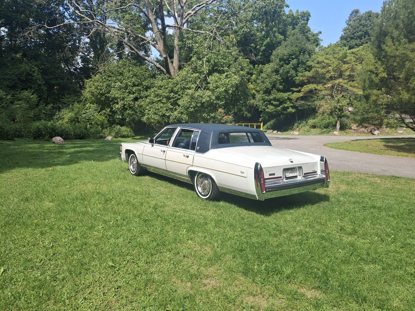 Cadillac-Brougham-1988-7