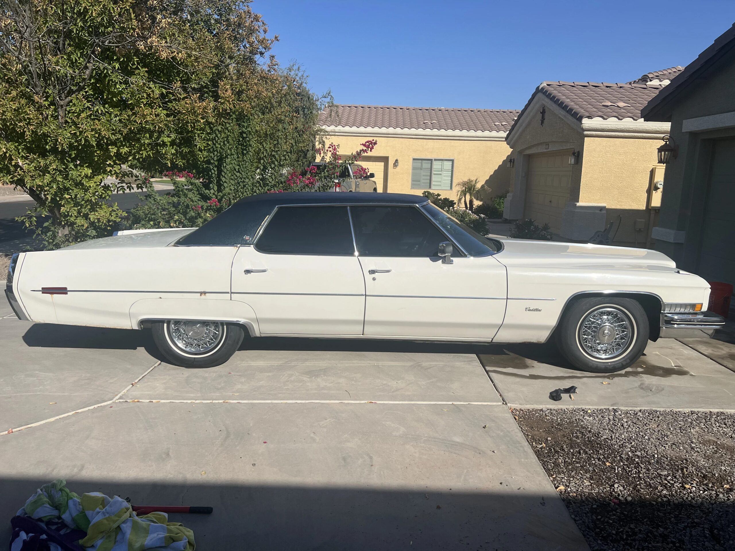 Cadillac-Calais-1973-White-Blue-2