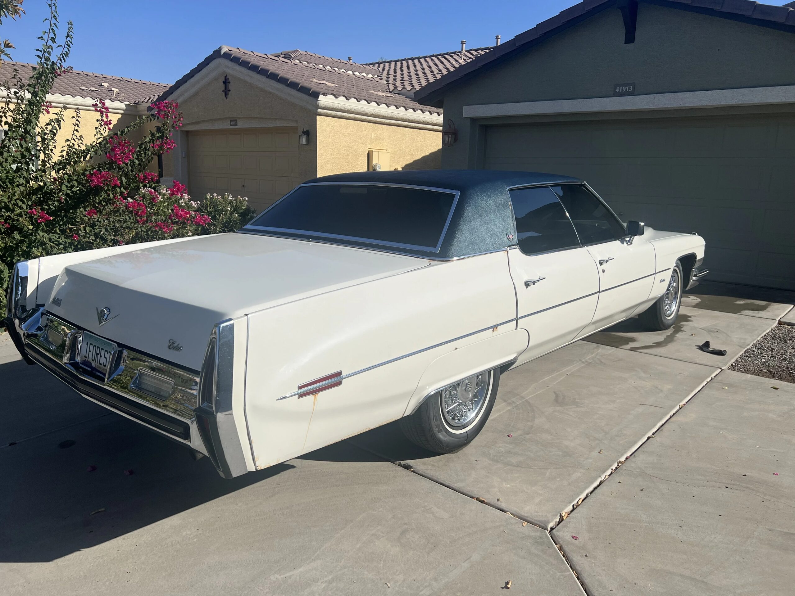 Cadillac-Calais-1973-White-Blue-22