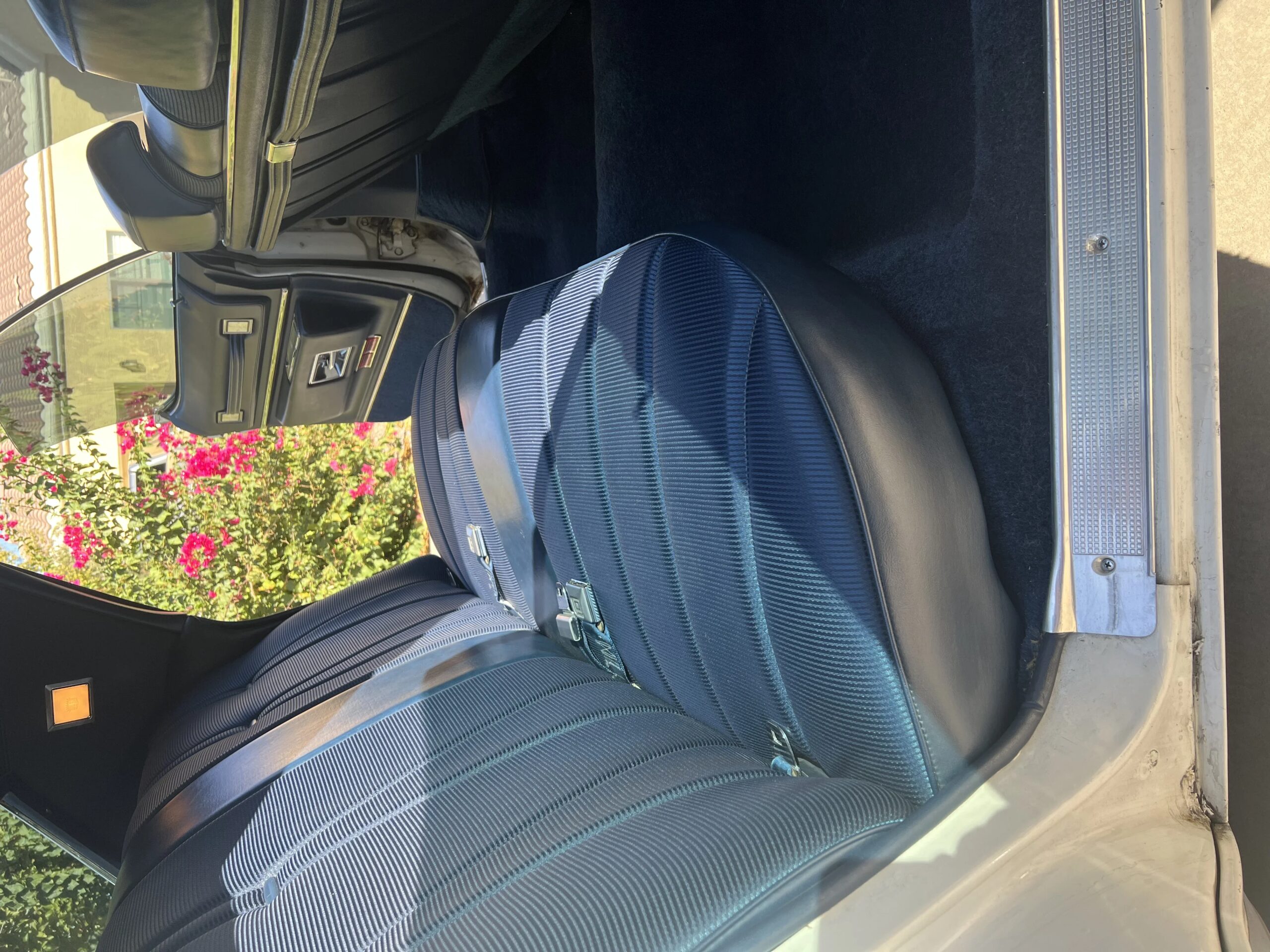 Cadillac-Calais-1973-White-Blue-24