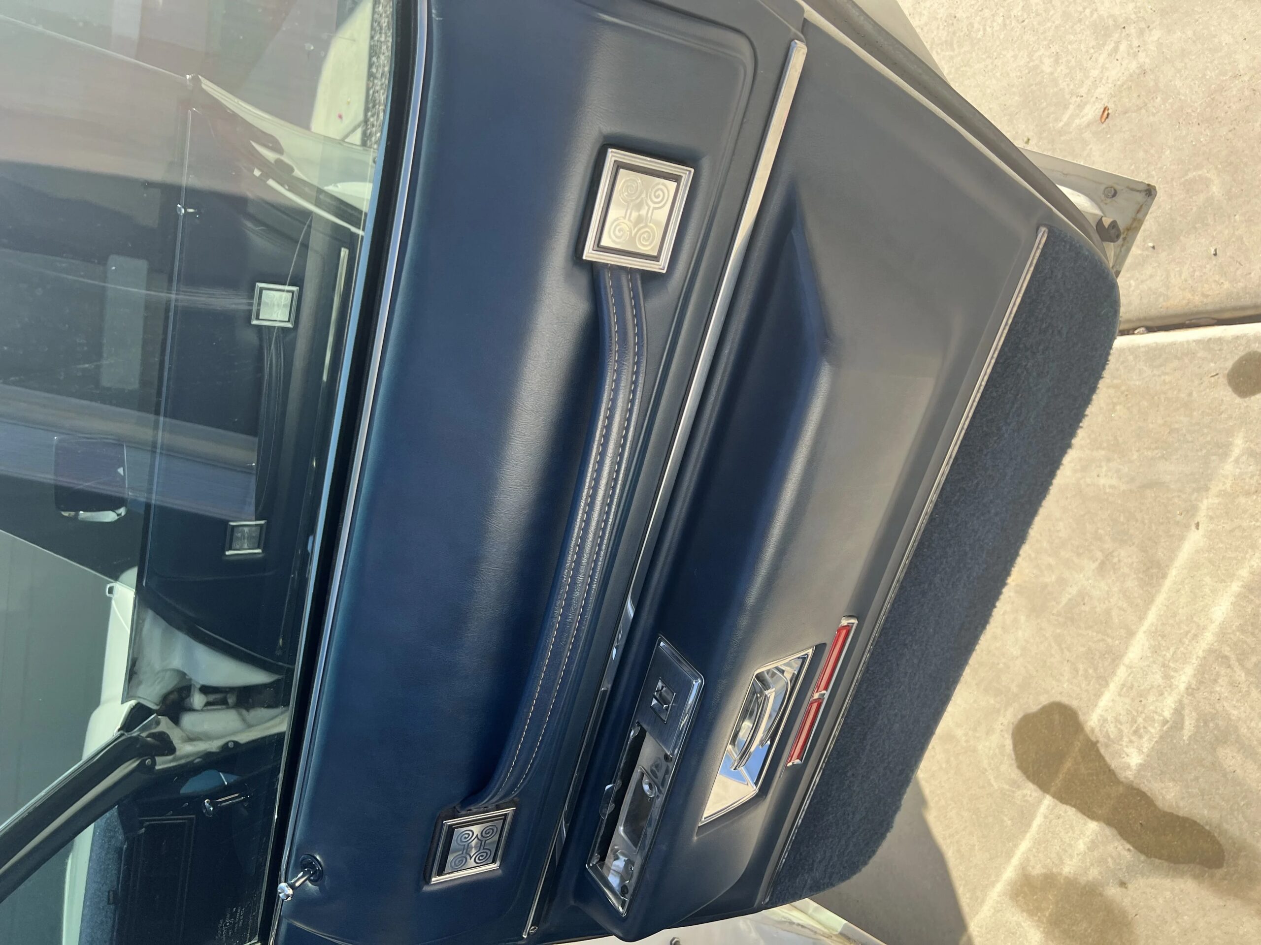 Cadillac-Calais-1973-White-Blue-26