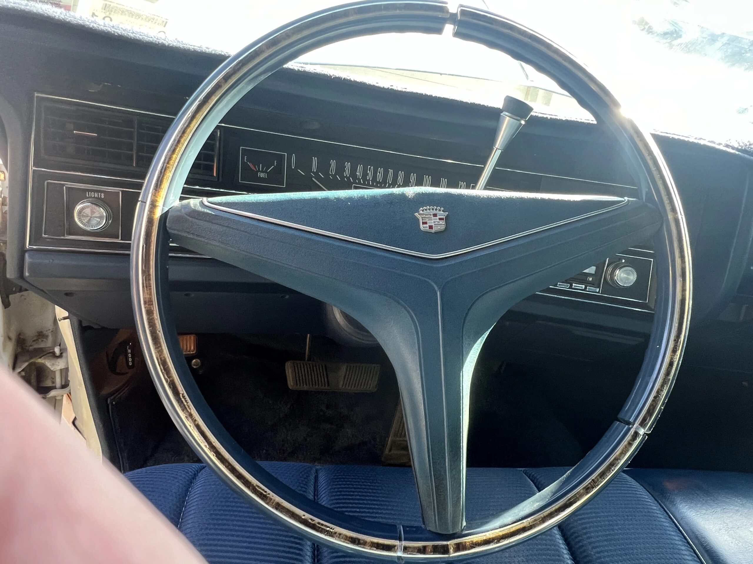 Cadillac-Calais-1973-White-Blue-32