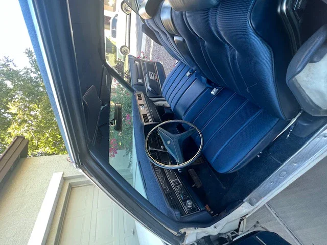Cadillac-Calais-1973-White-Blue-5