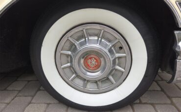 Cadillac-Coupe-deville-1957-40-Leghorn-Creme-Brown-1