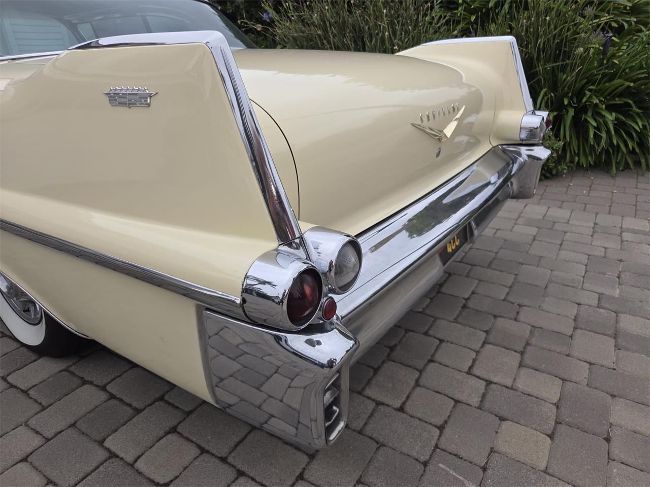 Cadillac-Coupe-deville-1957-40-Leghorn-Creme-Brown-11