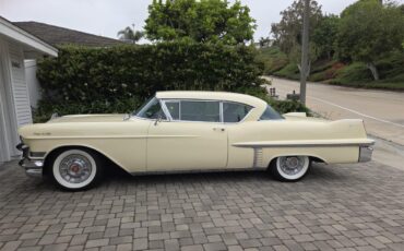 Cadillac-Coupe-deville-1957-40-Leghorn-Creme-Brown-12