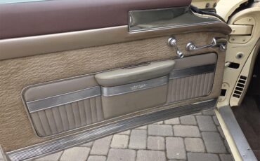 Cadillac-Coupe-deville-1957-40-Leghorn-Creme-Brown-13