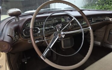 Cadillac-Coupe-deville-1957-40-Leghorn-Creme-Brown-14