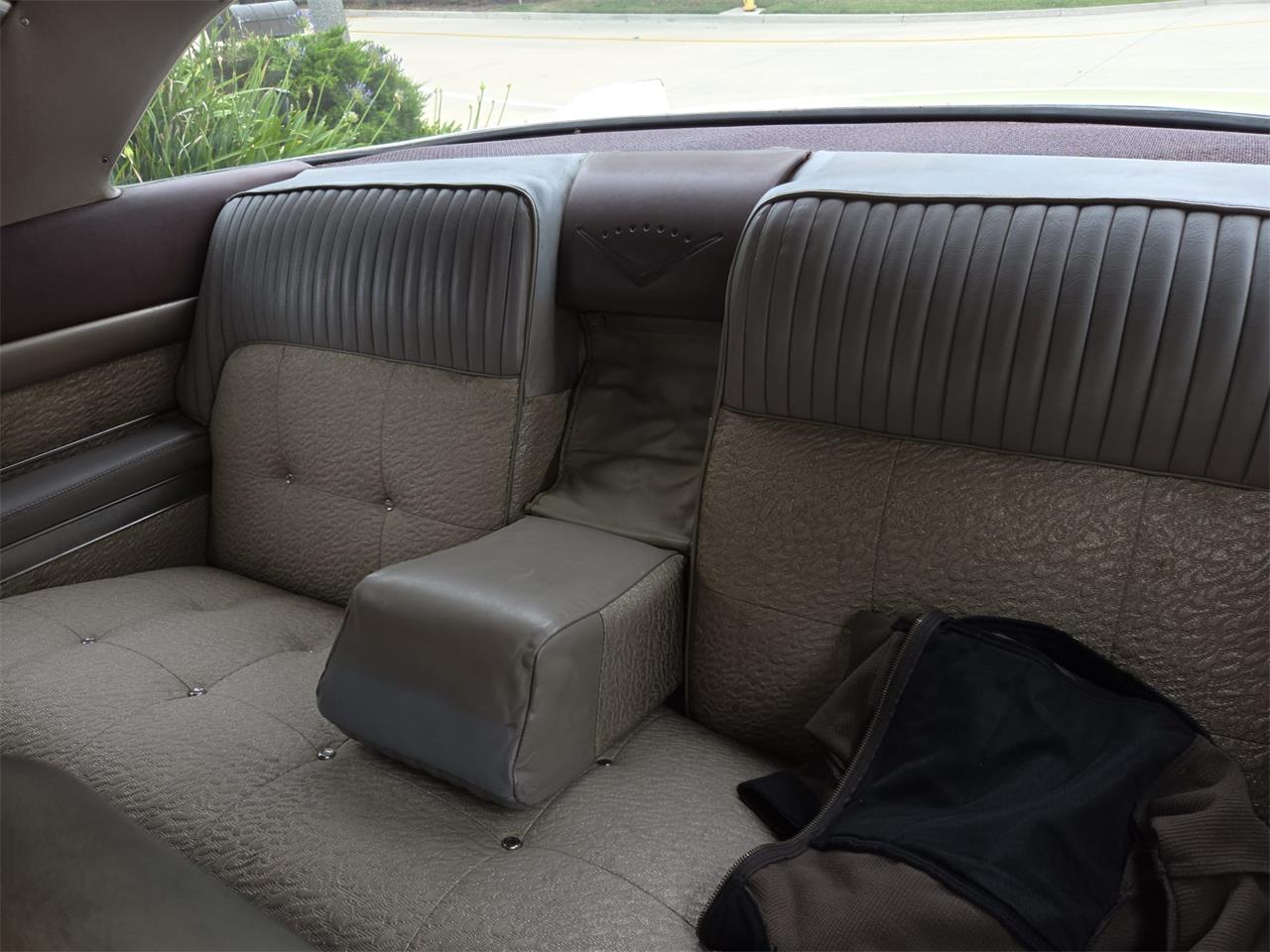 Cadillac-Coupe-deville-1957-40-Leghorn-Creme-Brown-17