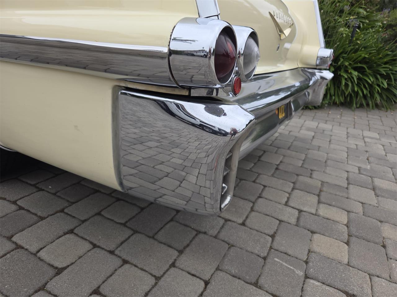 Cadillac-Coupe-deville-1957-40-Leghorn-Creme-Brown-19
