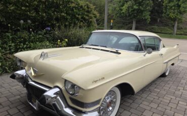 Cadillac-Coupe-deville-1957-40-Leghorn-Creme-Brown-2