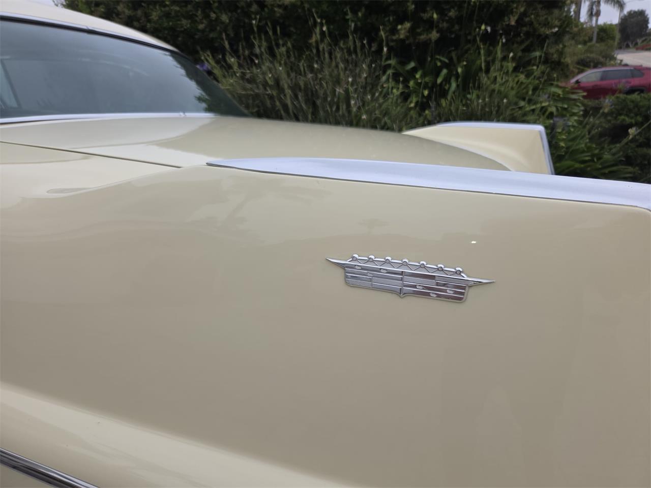 Cadillac-Coupe-deville-1957-40-Leghorn-Creme-Brown-20