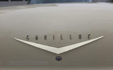 Cadillac-Coupe-deville-1957-40-Leghorn-Creme-Brown-21