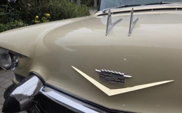 Cadillac-Coupe-deville-1957-40-Leghorn-Creme-Brown-22