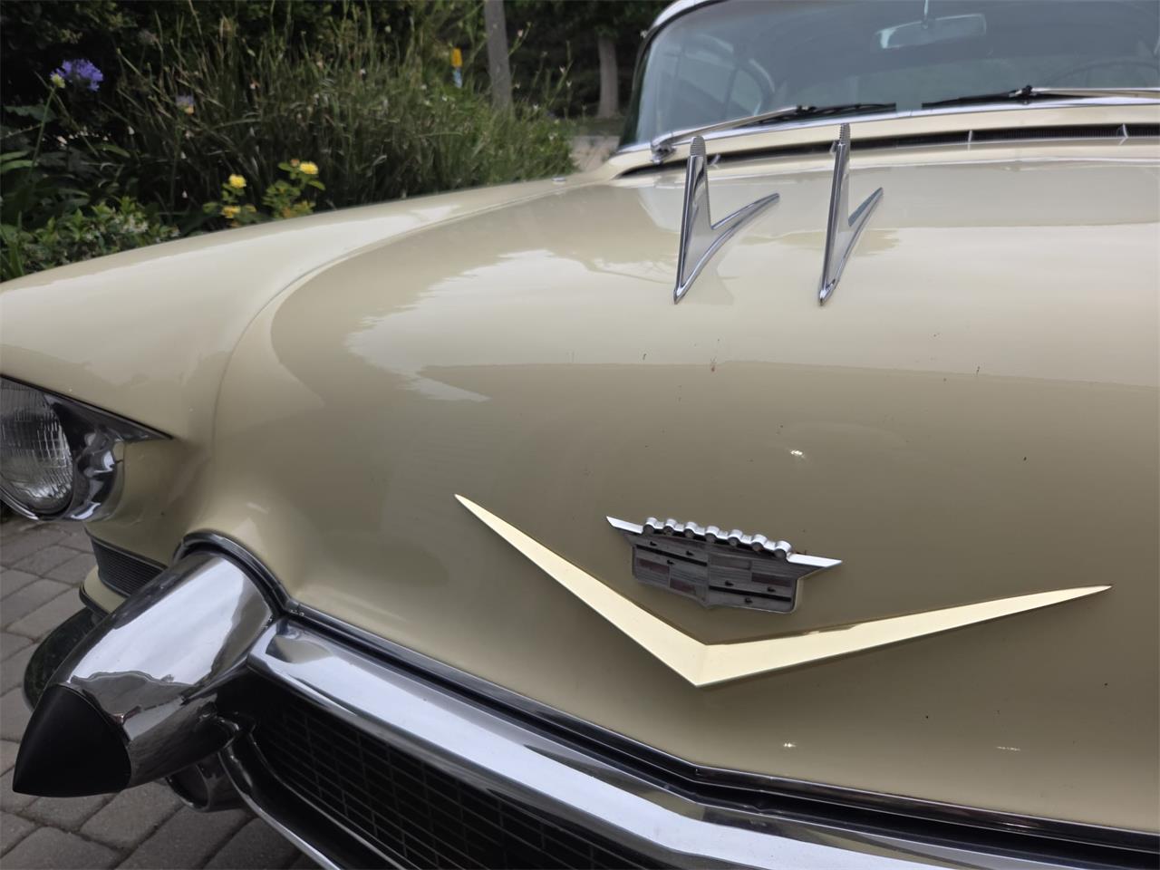 Cadillac-Coupe-deville-1957-40-Leghorn-Creme-Brown-22