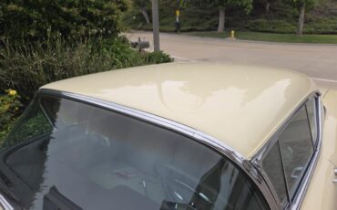 Cadillac-Coupe-deville-1957-40-Leghorn-Creme-Brown-24