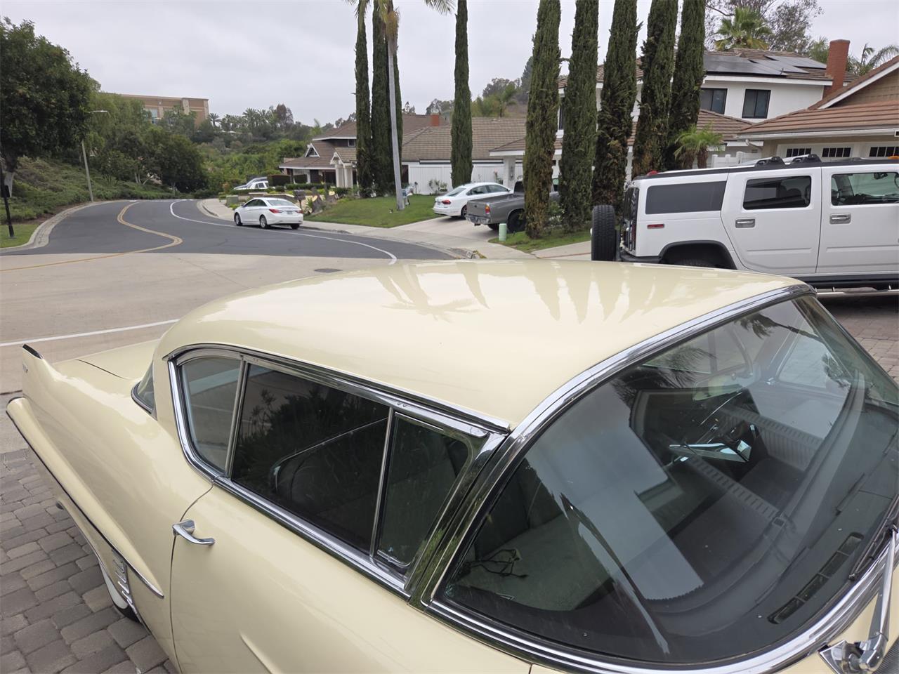 Cadillac-Coupe-deville-1957-40-Leghorn-Creme-Brown-25